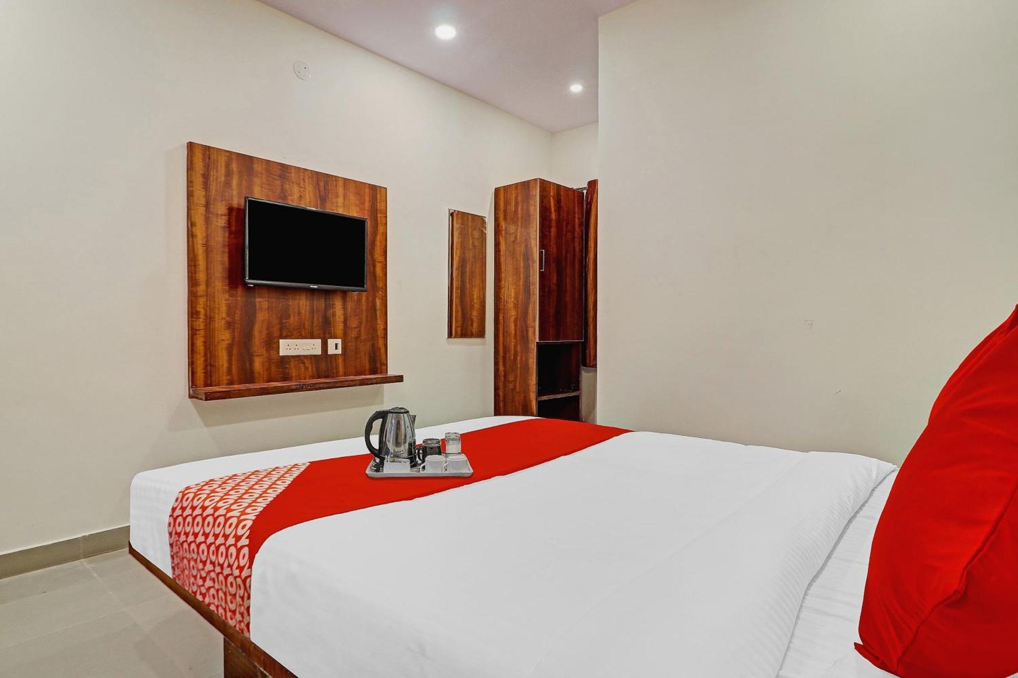 Hotel O Night Eye ไฮเดอราบัด ภายนอก รูปภาพ